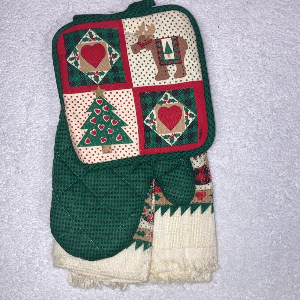 B&D vintage Christmas towel pot holder 4pc set